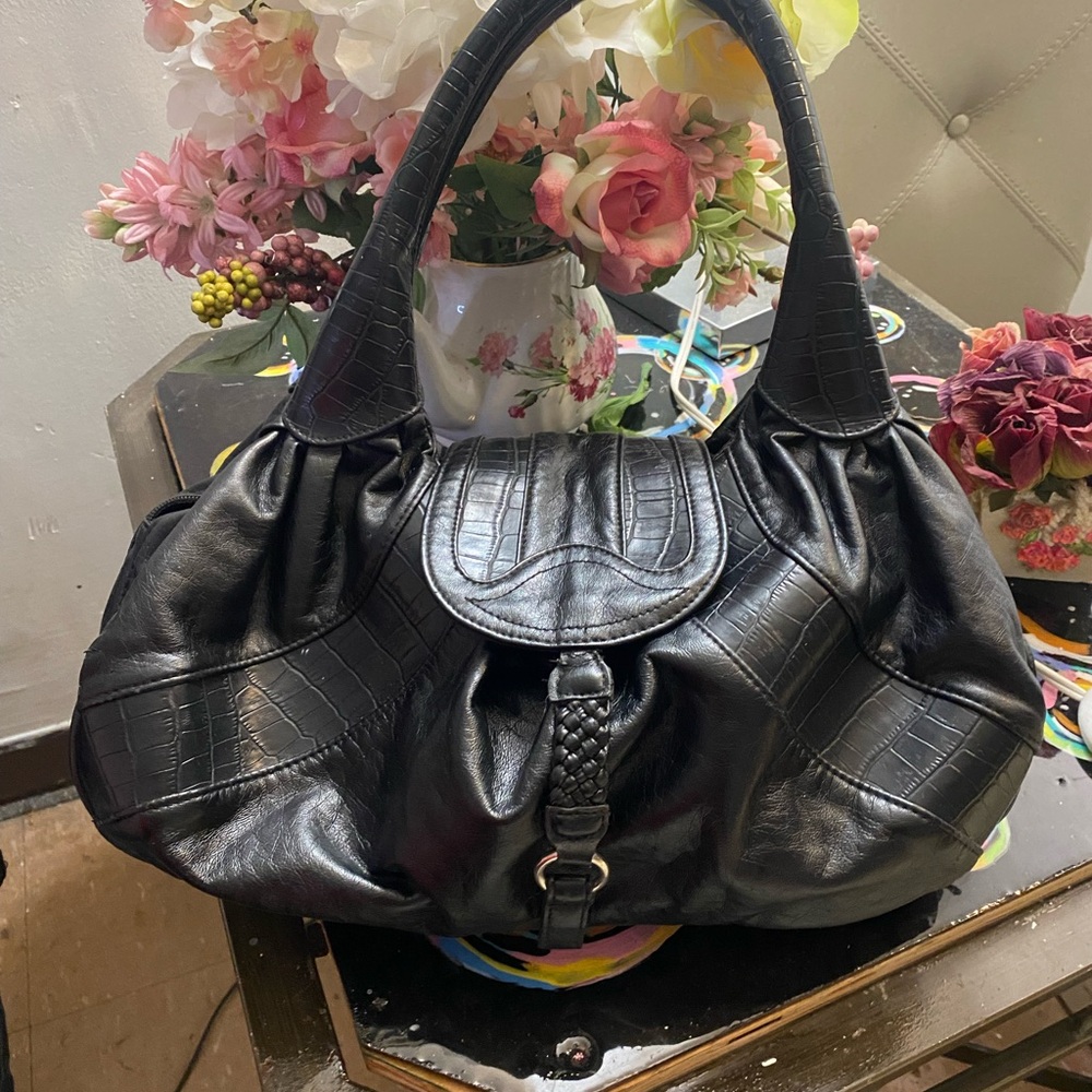 Elegant Black Croc-Embossed Women's Bag